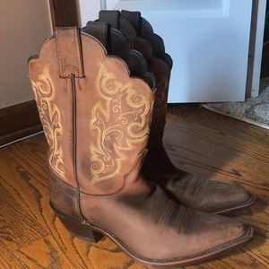 Justin cowboy boots 👢